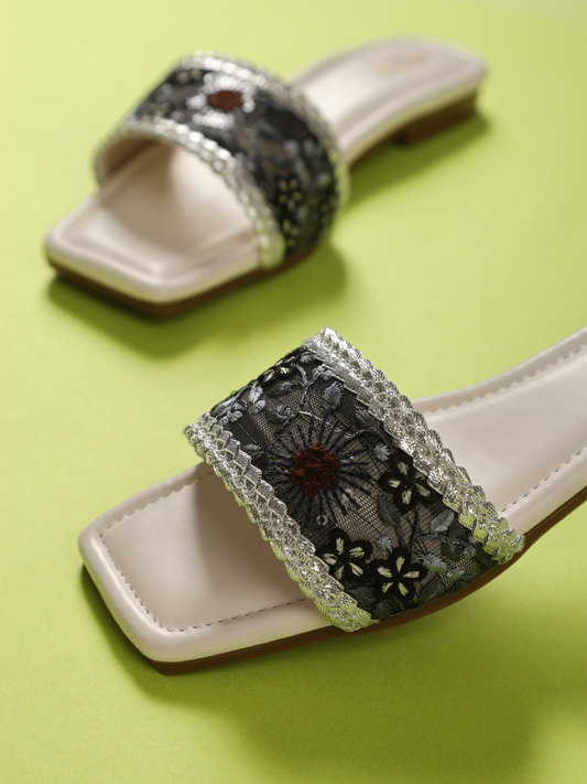 GNIST BlackWhite Embroidered Flats